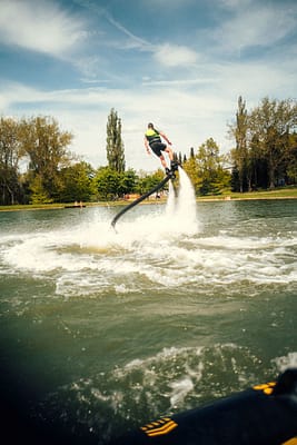 Flyboard na jezeře