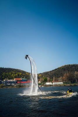 Salto vzad na flyboardu